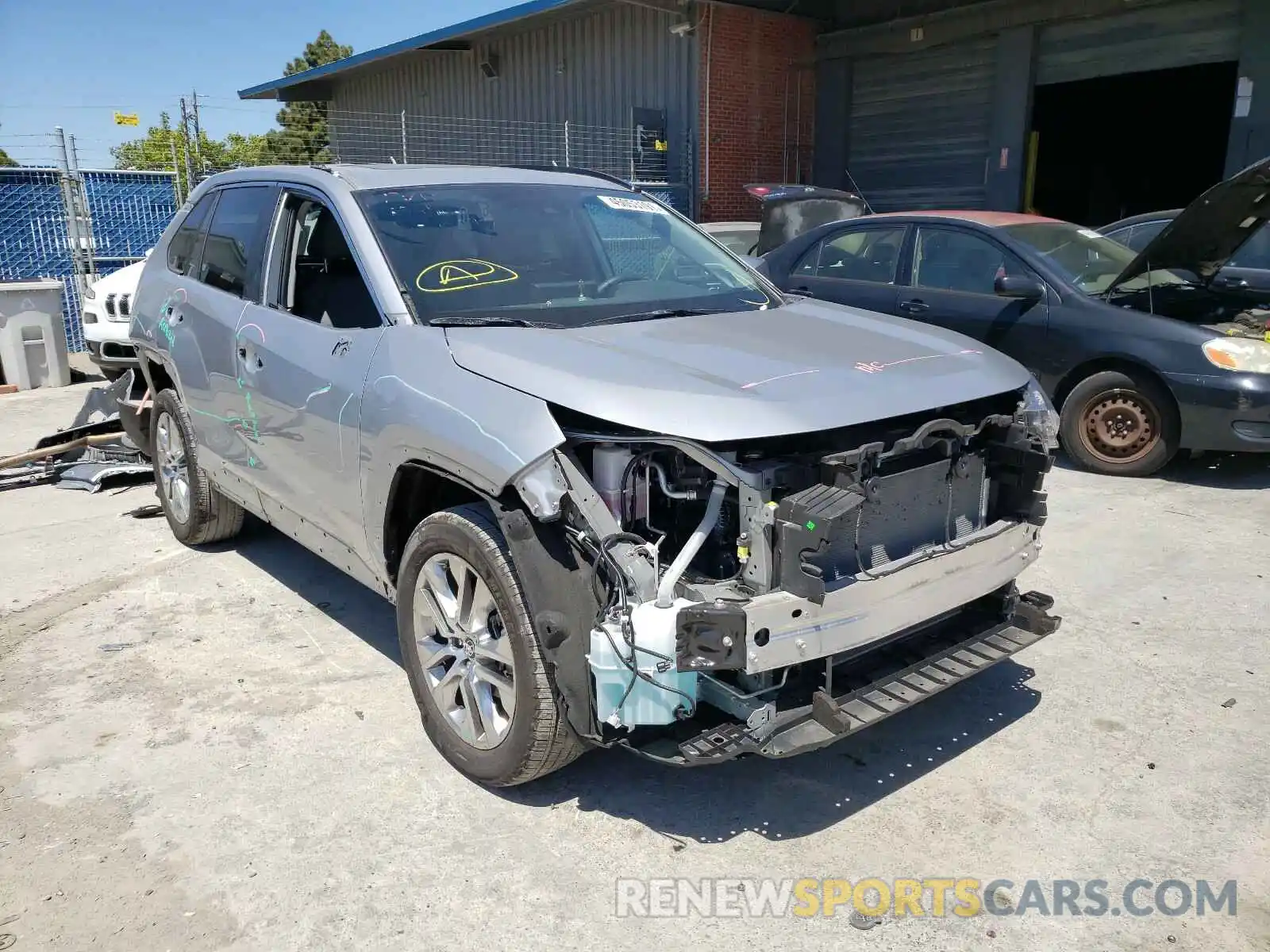 1 Photograph of a damaged car 2T3C1RFV2LW075395 TOYOTA RAV4 2020