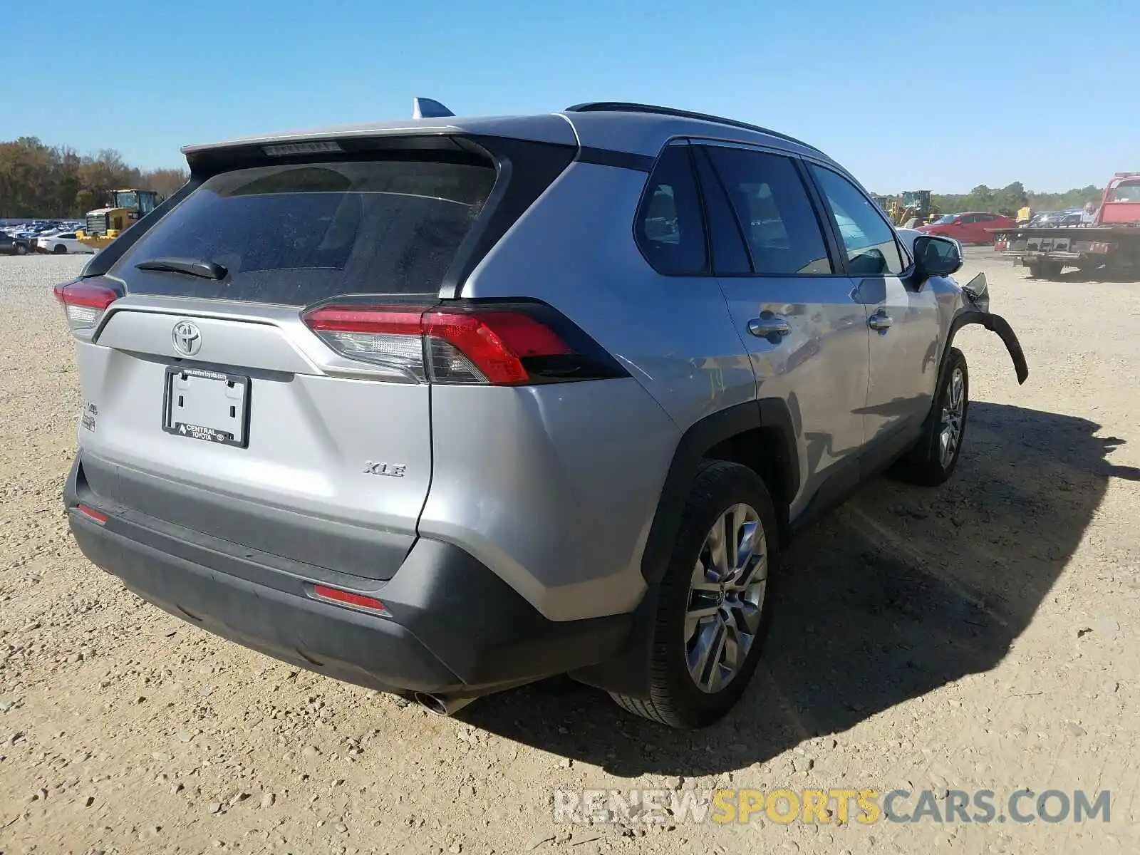 4 Photograph of a damaged car 2T3C1RFV2LW092472 TOYOTA RAV4 2020