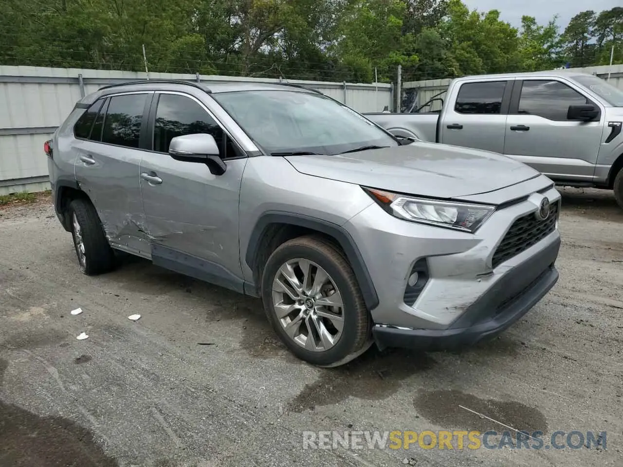 4 Photograph of a damaged car 2T3C1RFV3LC055447 TOYOTA RAV4 2020