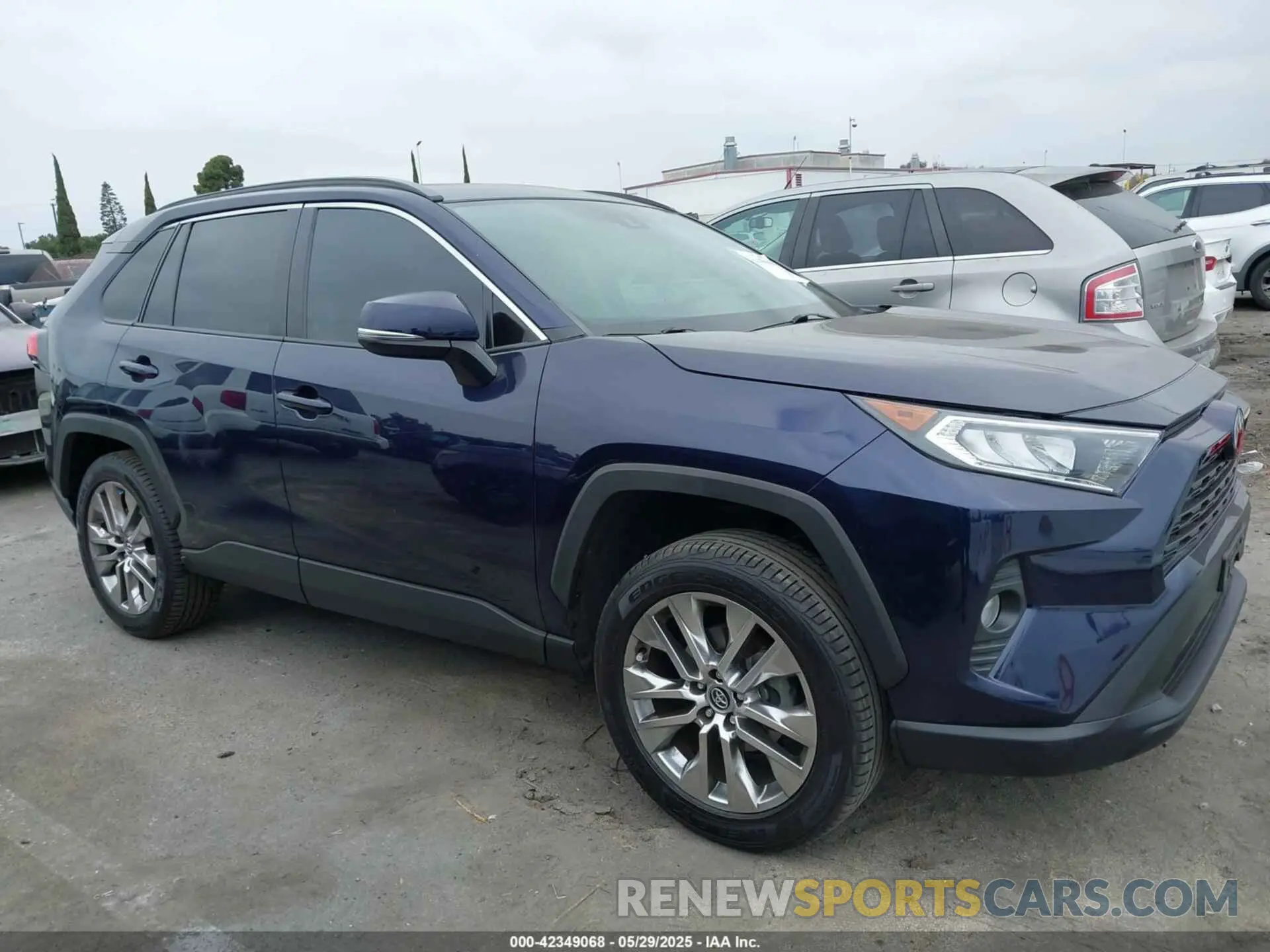 13 Photograph of a damaged car 2T3C1RFV3LW060078 TOYOTA RAV4 2020