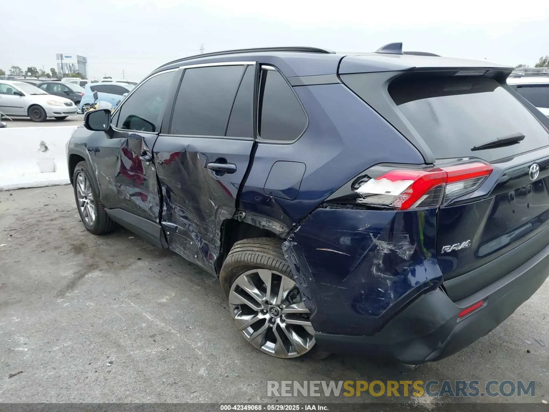 6 Photograph of a damaged car 2T3C1RFV3LW060078 TOYOTA RAV4 2020