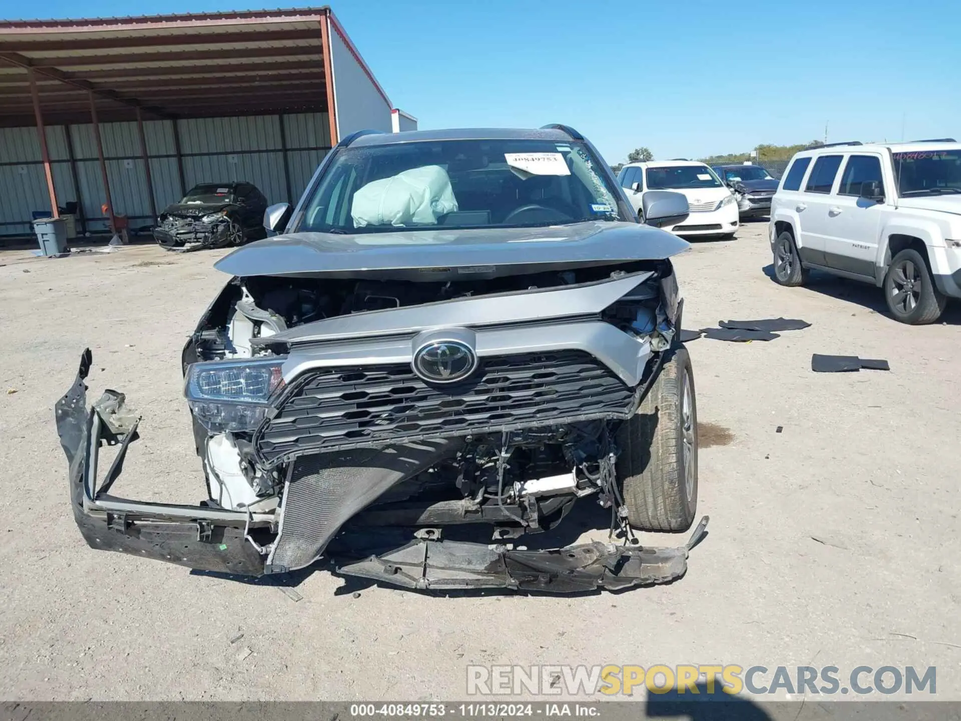 11 Photograph of a damaged car 2T3C1RFV3LW070271 TOYOTA RAV4 2020