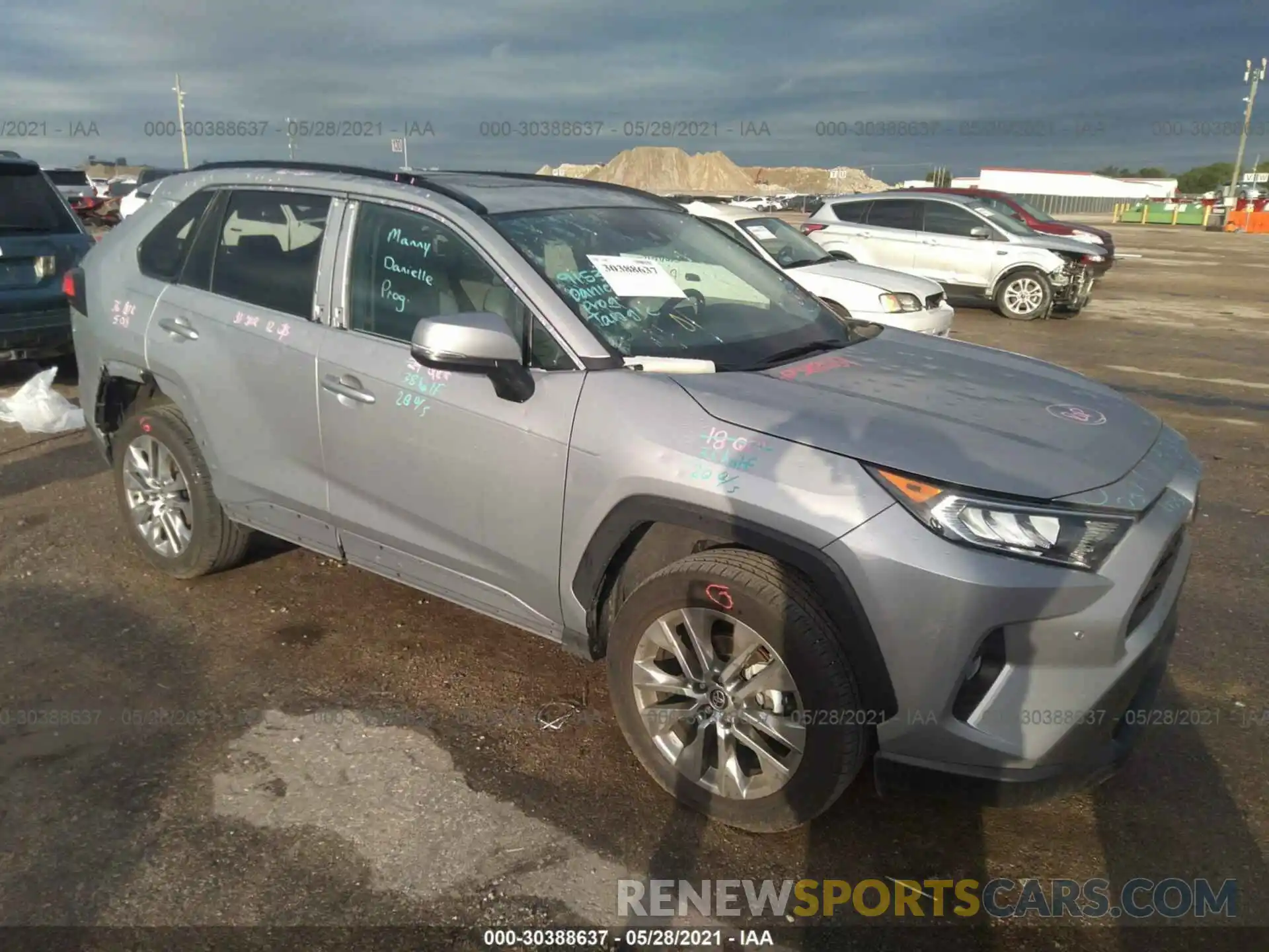 1 Photograph of a damaged car 2T3C1RFV3LW095655 TOYOTA RAV4 2020