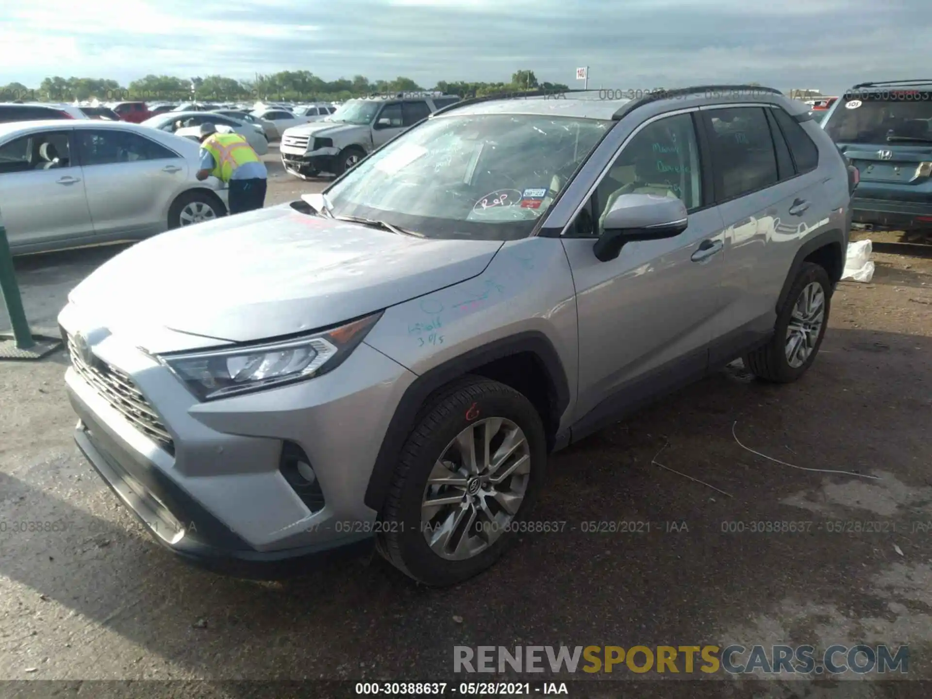 2 Photograph of a damaged car 2T3C1RFV3LW095655 TOYOTA RAV4 2020