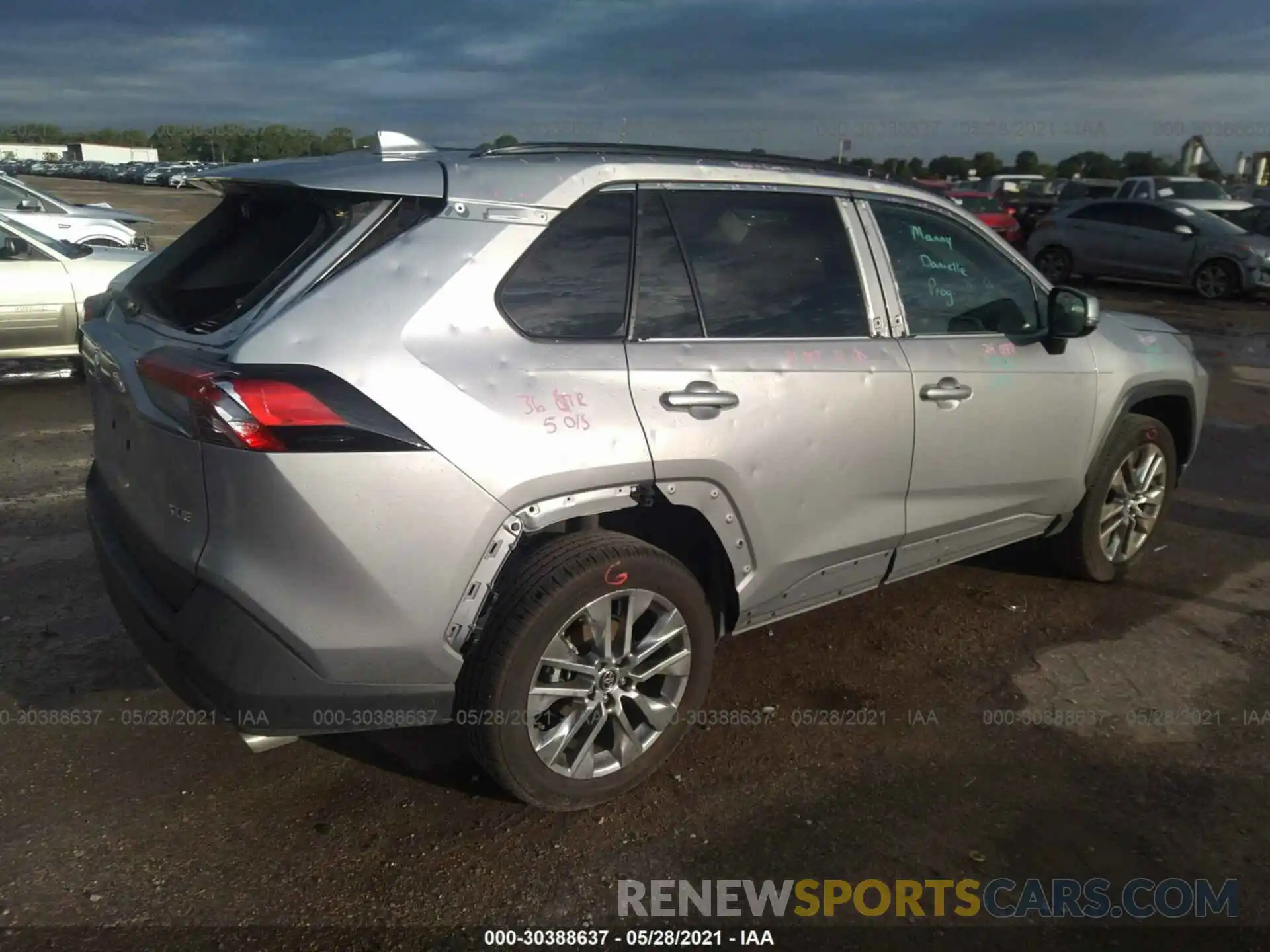 4 Photograph of a damaged car 2T3C1RFV3LW095655 TOYOTA RAV4 2020