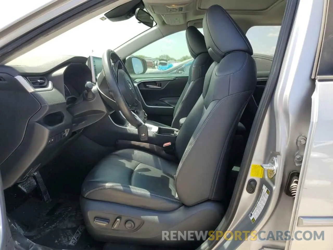 7 Photograph of a damaged car 2T3C1RFV4LC065341 TOYOTA RAV4 2020