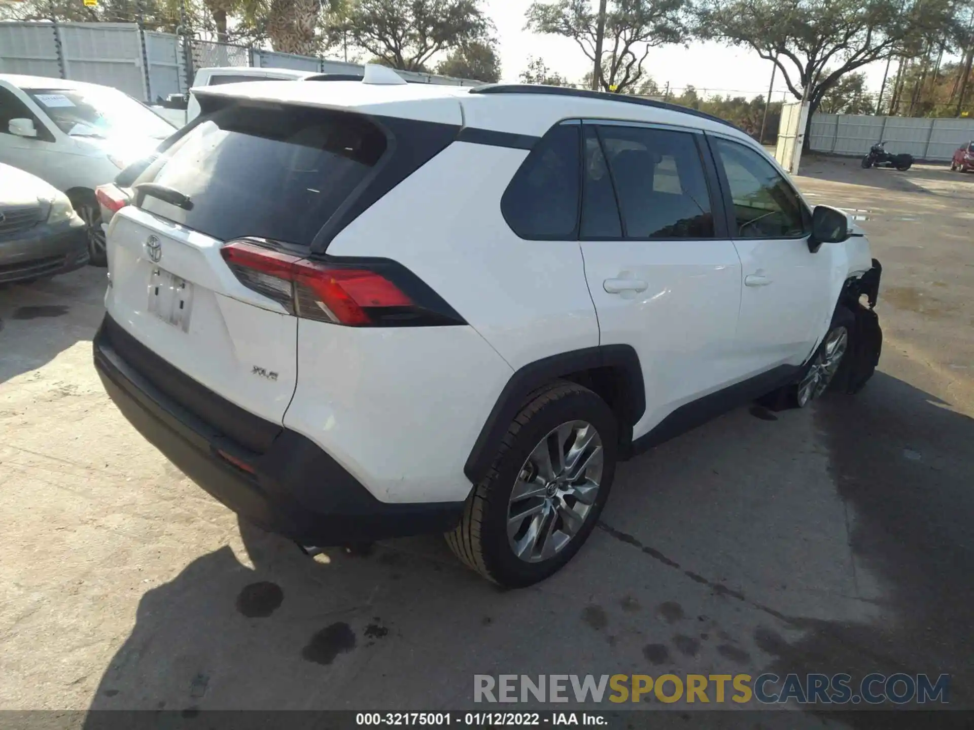 4 Photograph of a damaged car 2T3C1RFV4LC065517 TOYOTA RAV4 2020