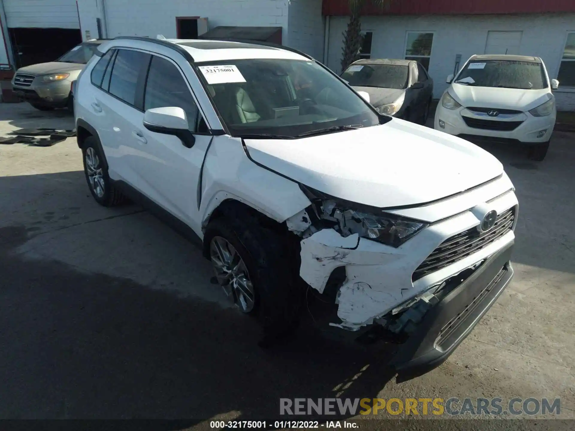 6 Photograph of a damaged car 2T3C1RFV4LC065517 TOYOTA RAV4 2020