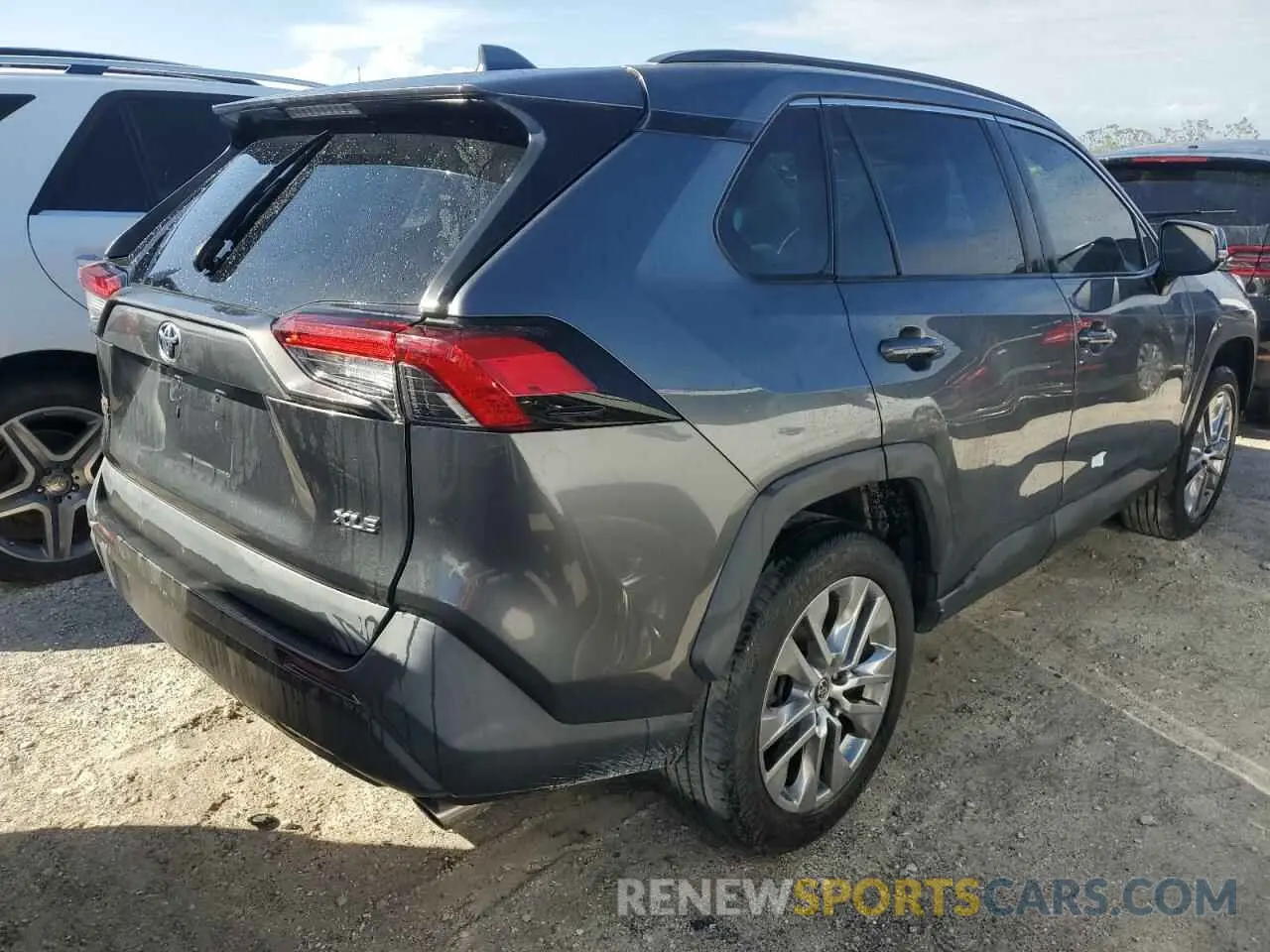 3 Photograph of a damaged car 2T3C1RFV4LC082379 TOYOTA RAV4 2020