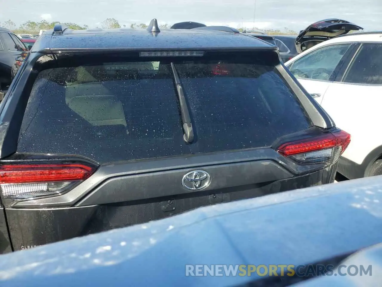 6 Photograph of a damaged car 2T3C1RFV4LC082379 TOYOTA RAV4 2020