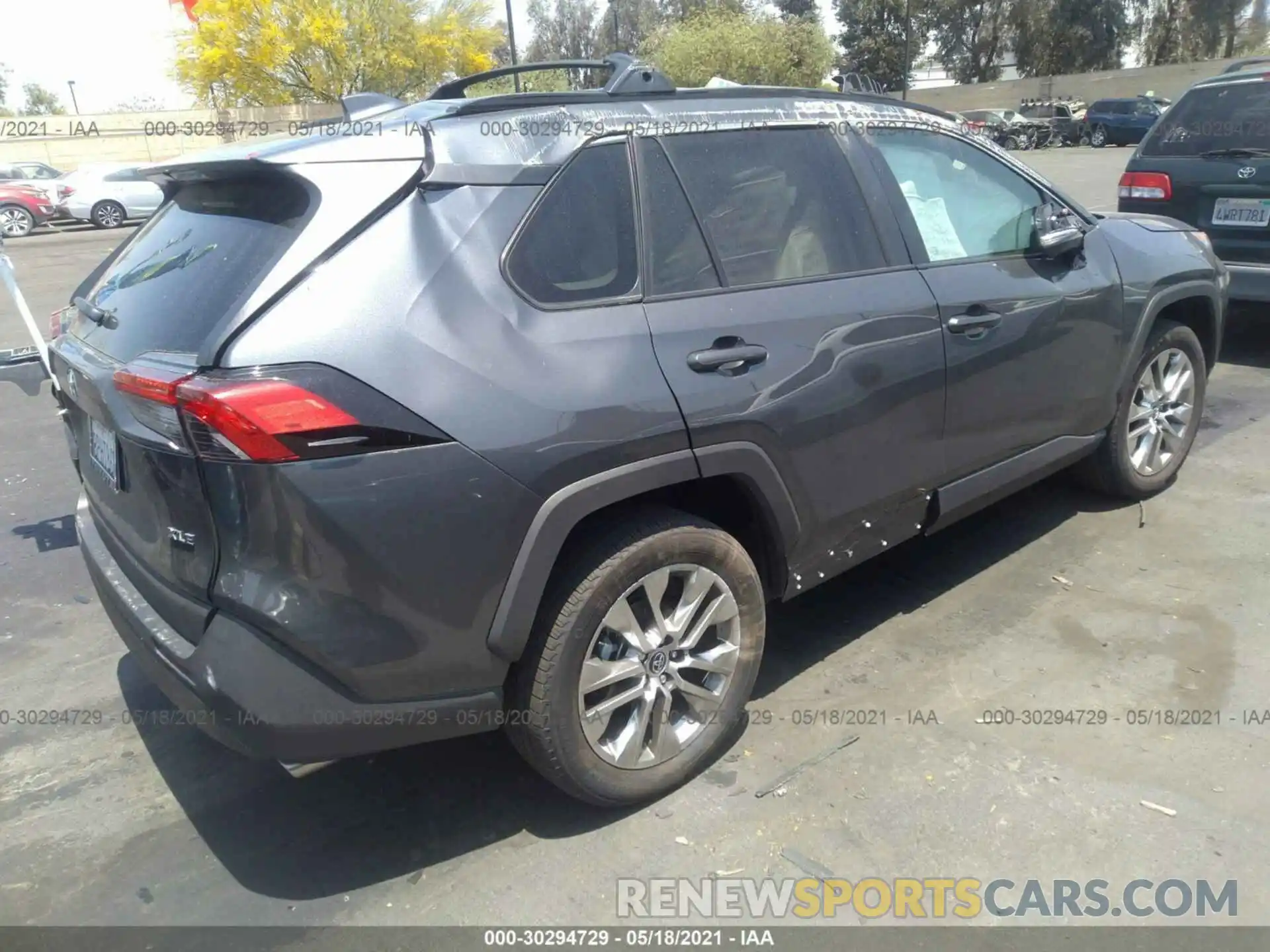 4 Photograph of a damaged car 2T3C1RFV4LW071445 TOYOTA RAV4 2020