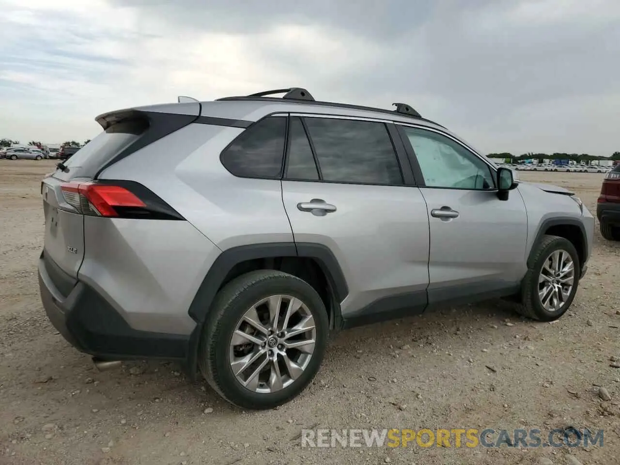 3 Photograph of a damaged car 2T3C1RFV4LW095471 TOYOTA RAV4 2020