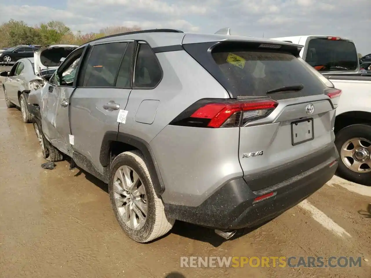 3 Photograph of a damaged car 2T3C1RFV4LW095955 TOYOTA RAV4 2020