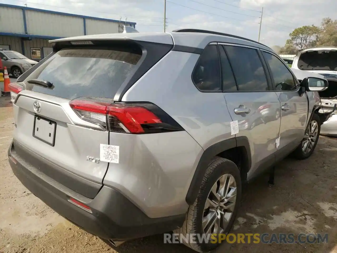 4 Photograph of a damaged car 2T3C1RFV4LW095955 TOYOTA RAV4 2020