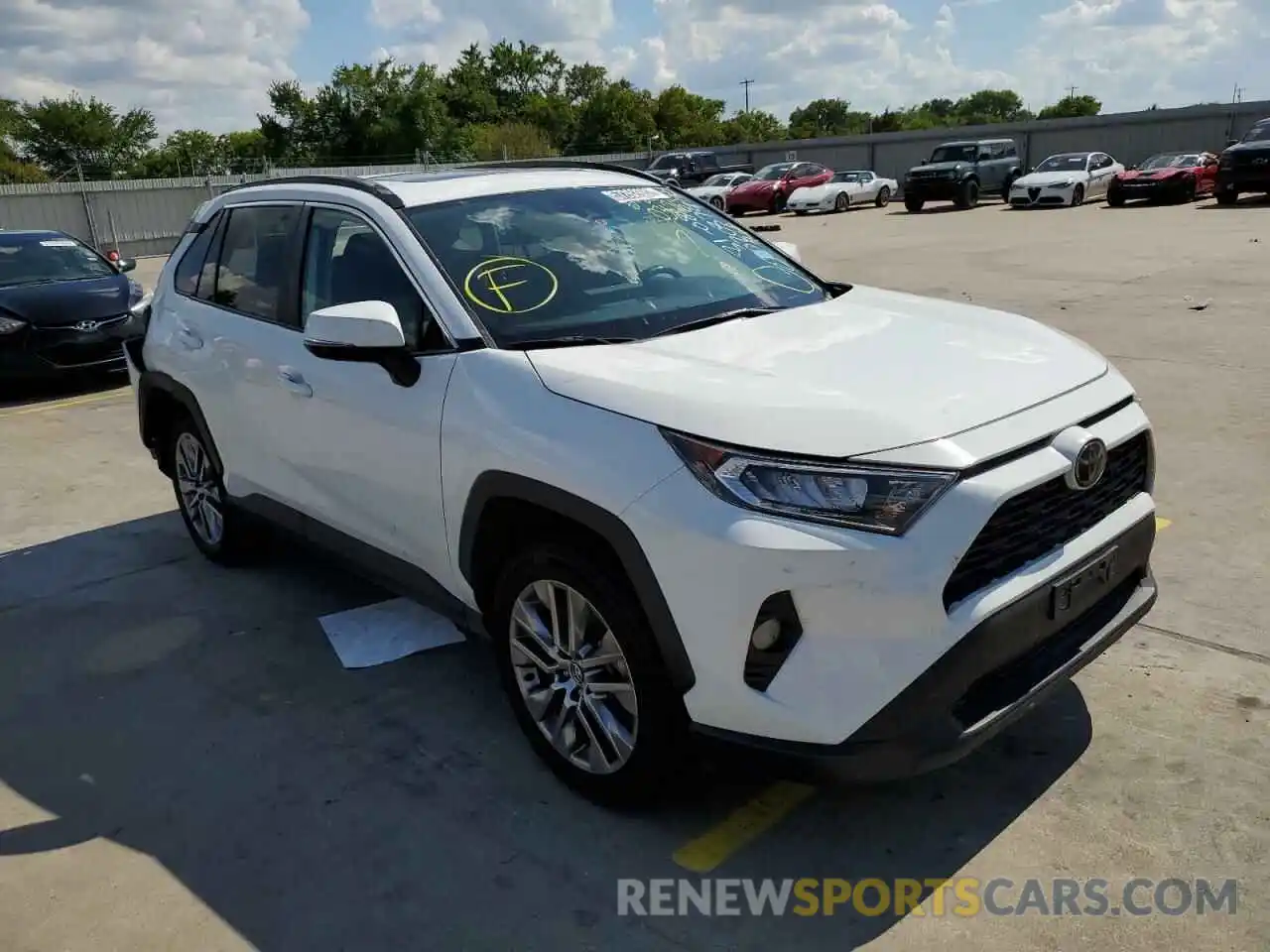 1 Photograph of a damaged car 2T3C1RFV5LC036267 TOYOTA RAV4 2020