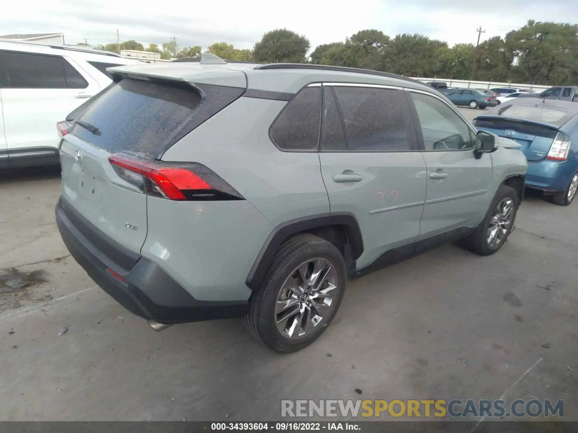 4 Photograph of a damaged car 2T3C1RFV5LC043770 TOYOTA RAV4 2020