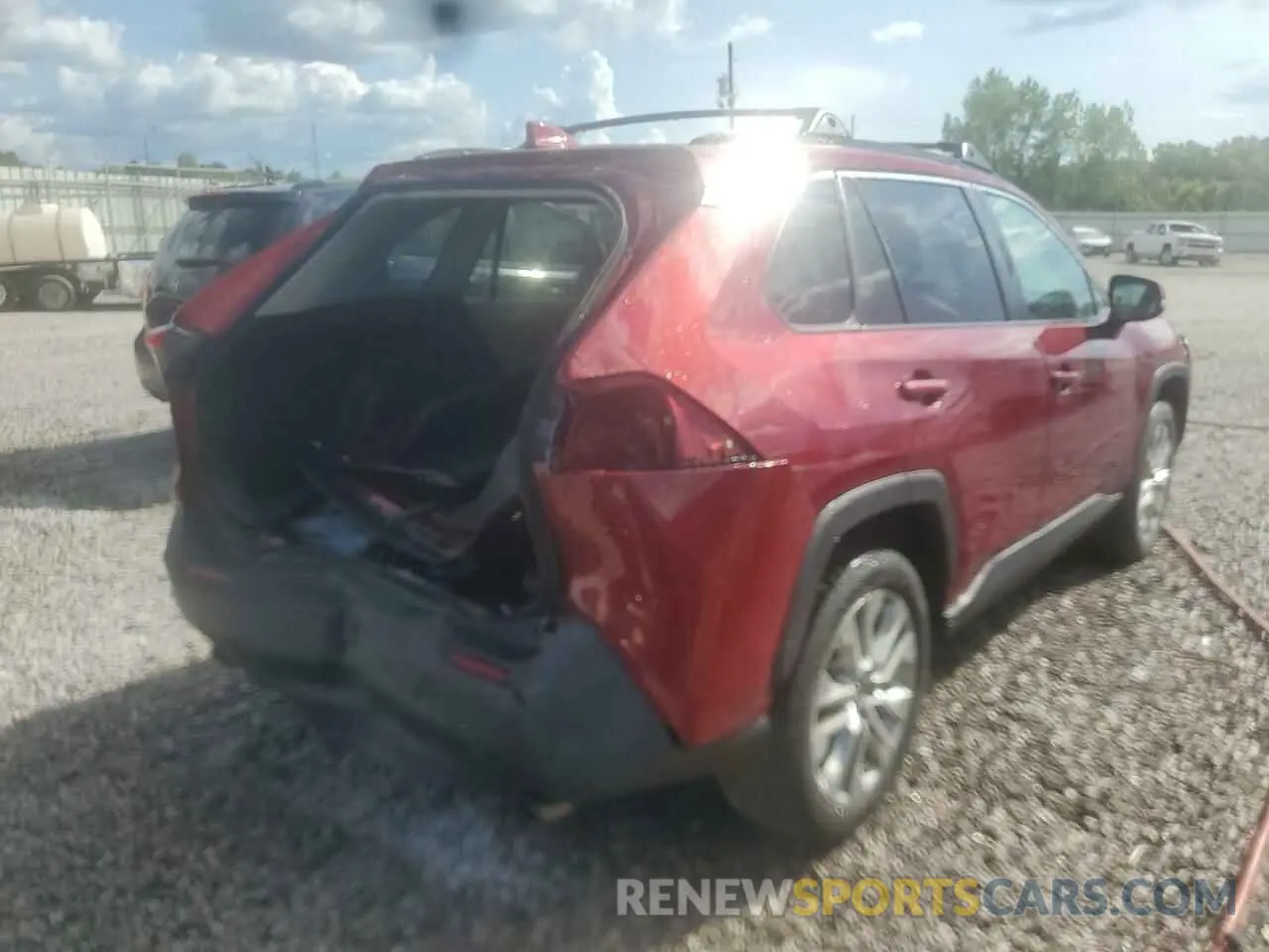 4 Photograph of a damaged car 2T3C1RFV5LC071200 TOYOTA RAV4 2020