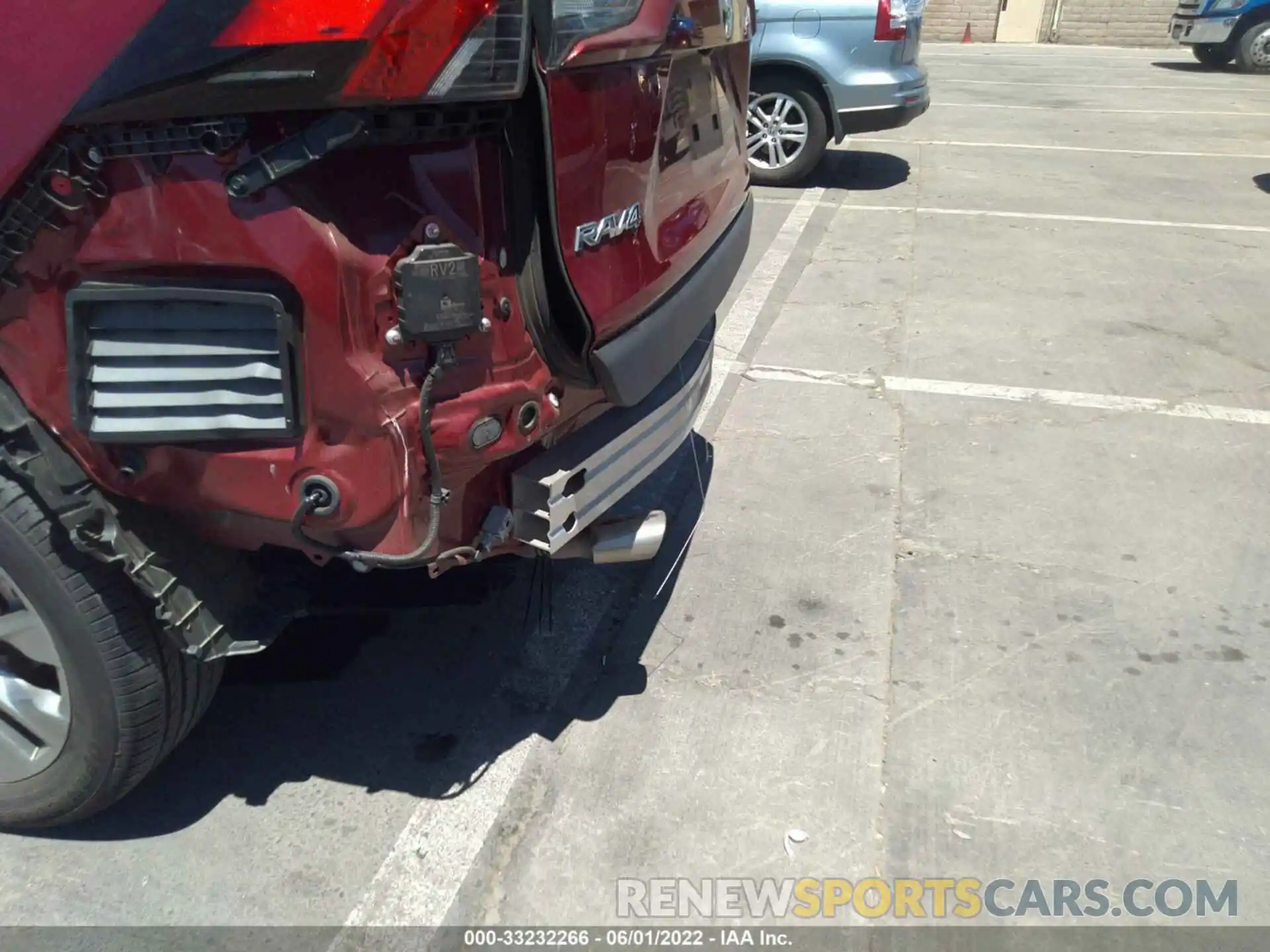 6 Photograph of a damaged car 2T3C1RFV5LW066691 TOYOTA RAV4 2020