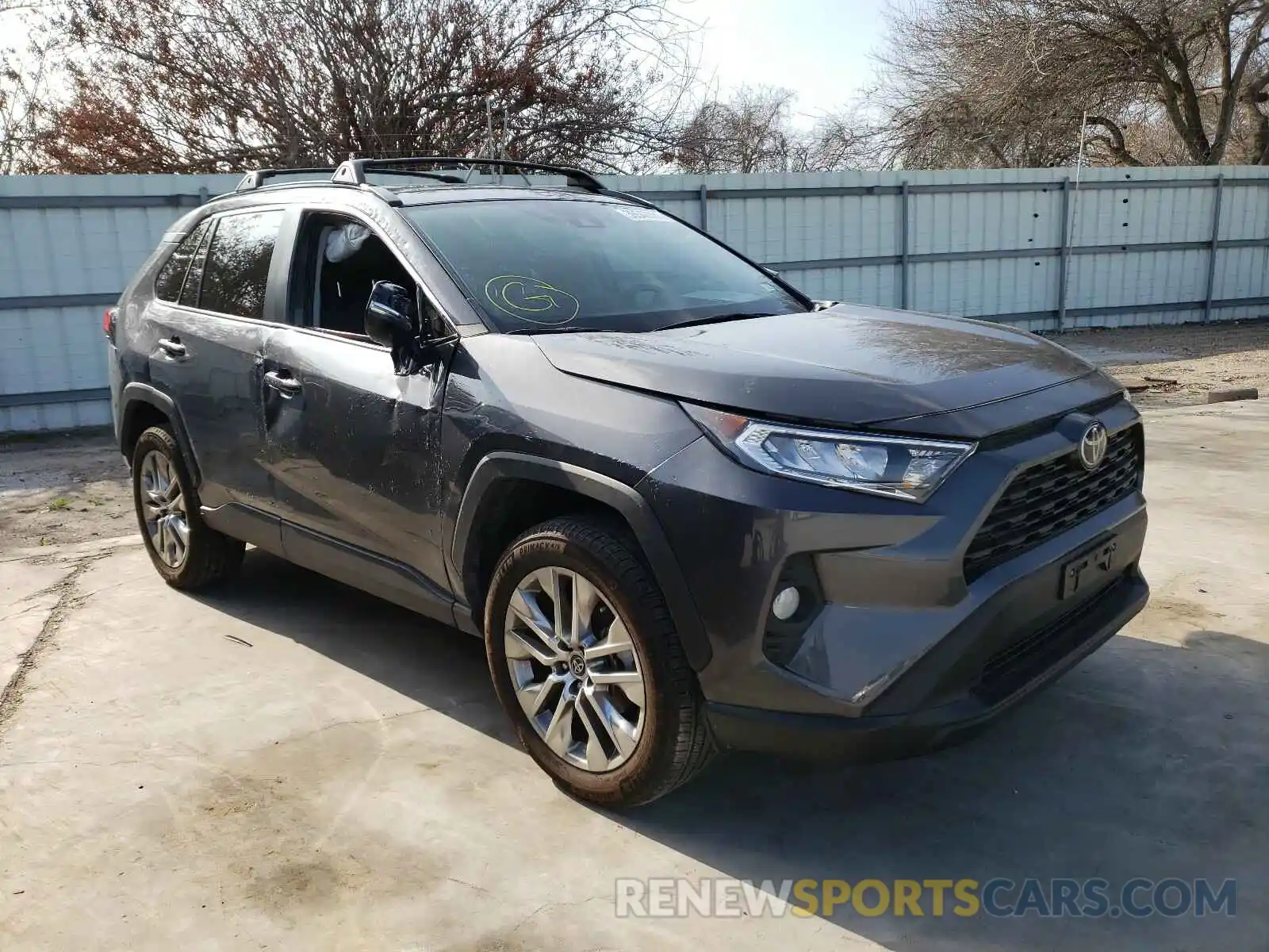 1 Photograph of a damaged car 2T3C1RFV5LW080316 TOYOTA RAV4 2020