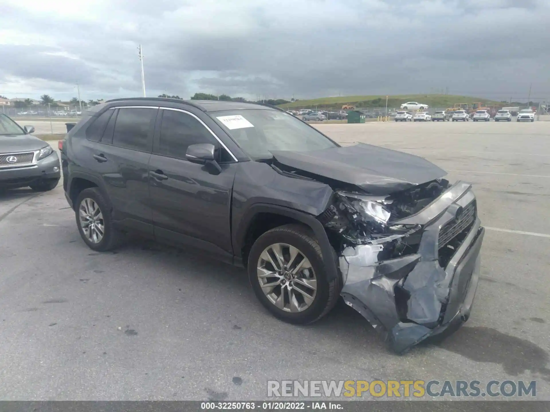 1 Photograph of a damaged car 2T3C1RFV5LW094569 TOYOTA RAV4 2020