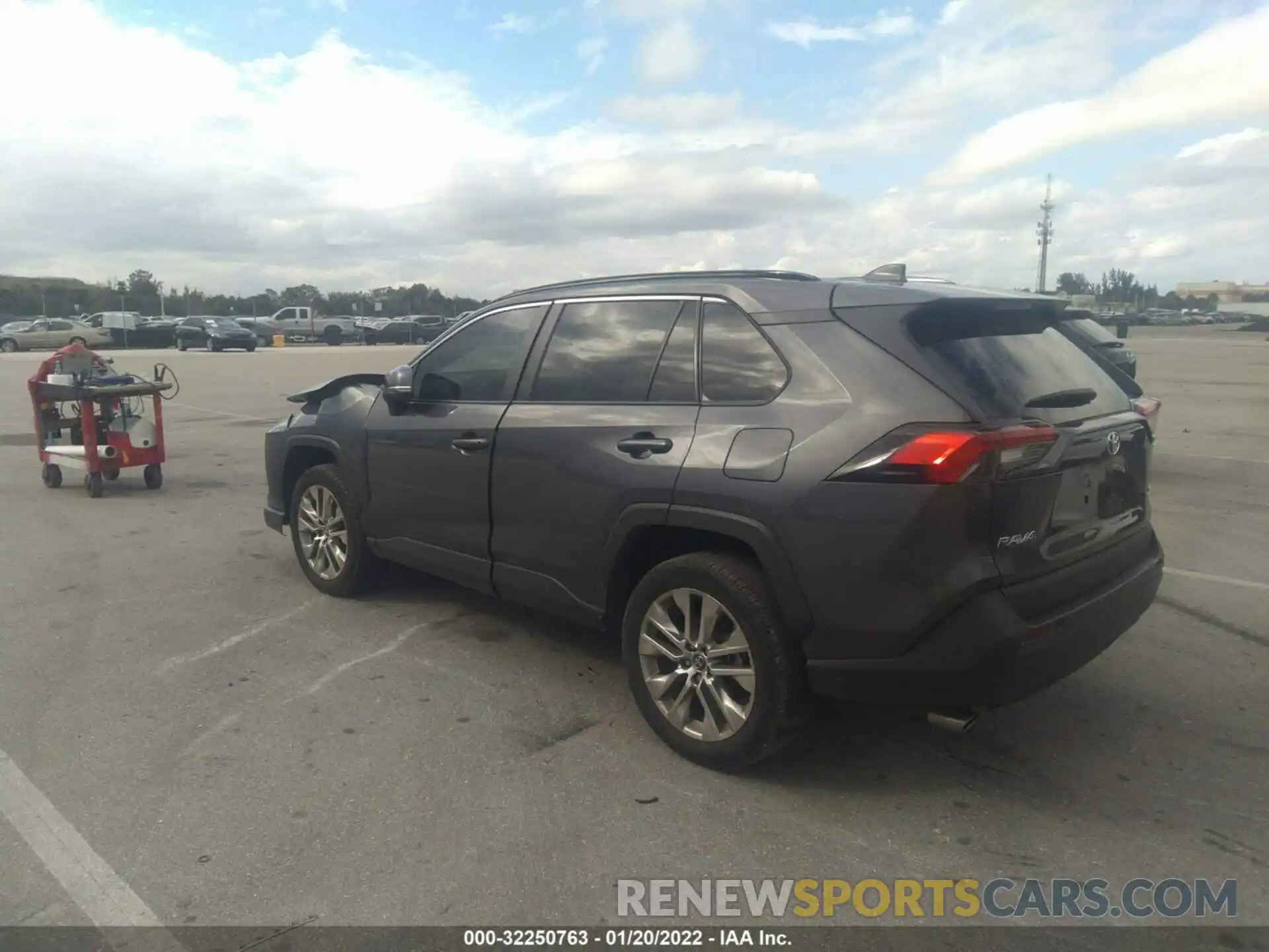 3 Photograph of a damaged car 2T3C1RFV5LW094569 TOYOTA RAV4 2020