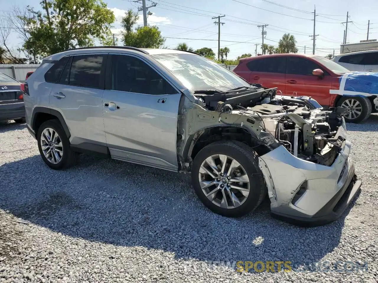 4 Photograph of a damaged car 2T3C1RFV6LW060060 TOYOTA RAV4 2020