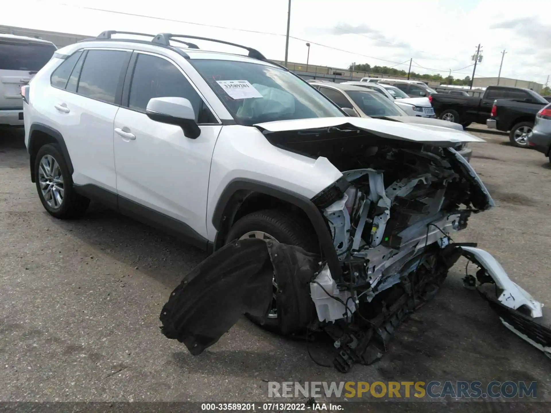 1 Photograph of a damaged car 2T3C1RFV6LW091969 TOYOTA RAV4 2020