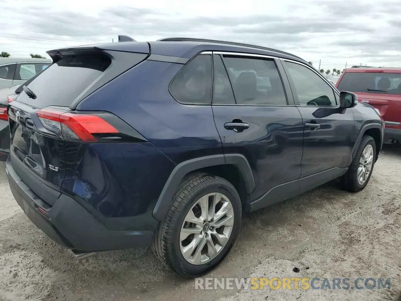 3 Photograph of a damaged car 2T3C1RFV7LC071828 TOYOTA RAV4 2020
