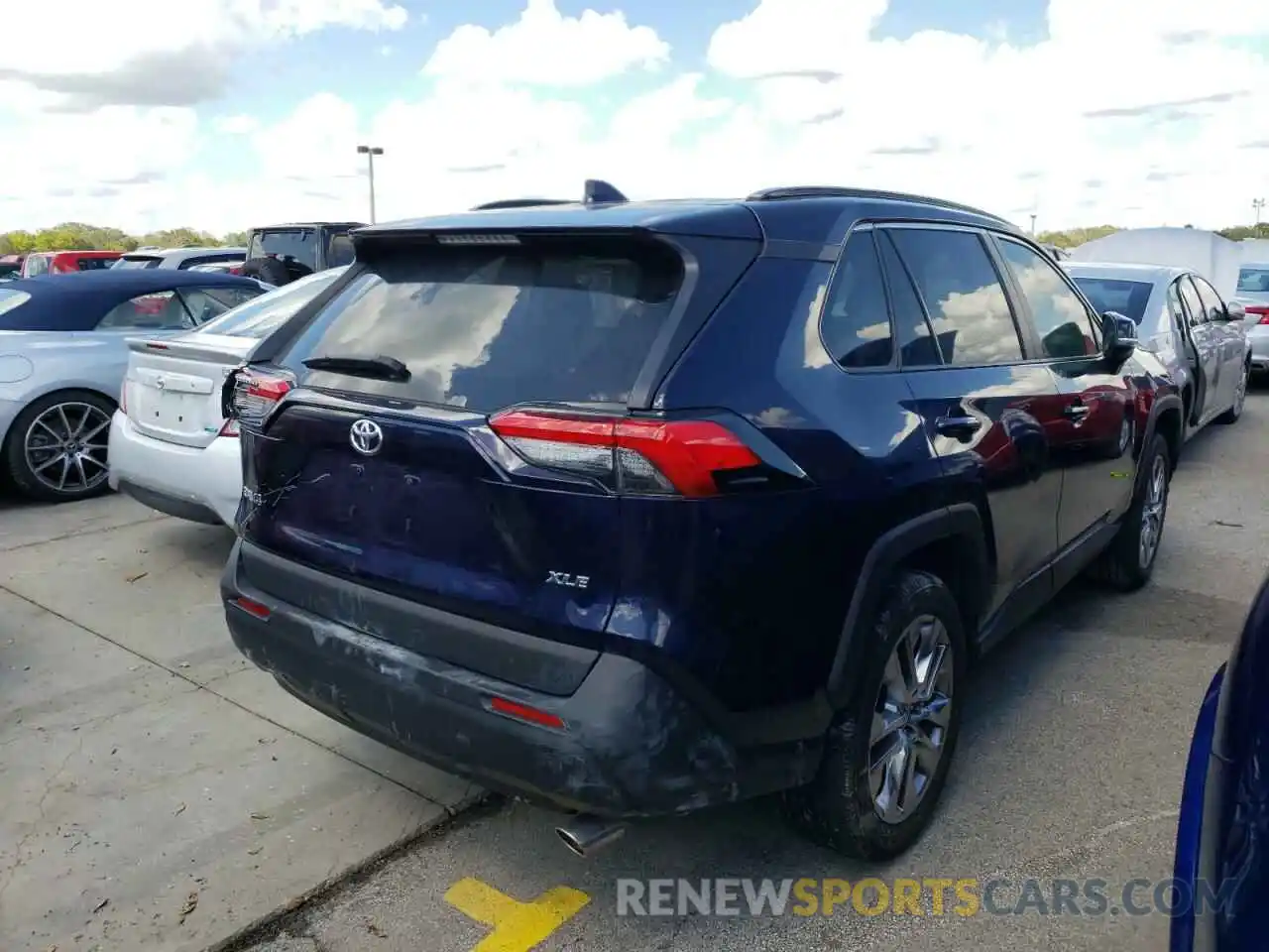 4 Photograph of a damaged car 2T3C1RFV7LW059967 TOYOTA RAV4 2020