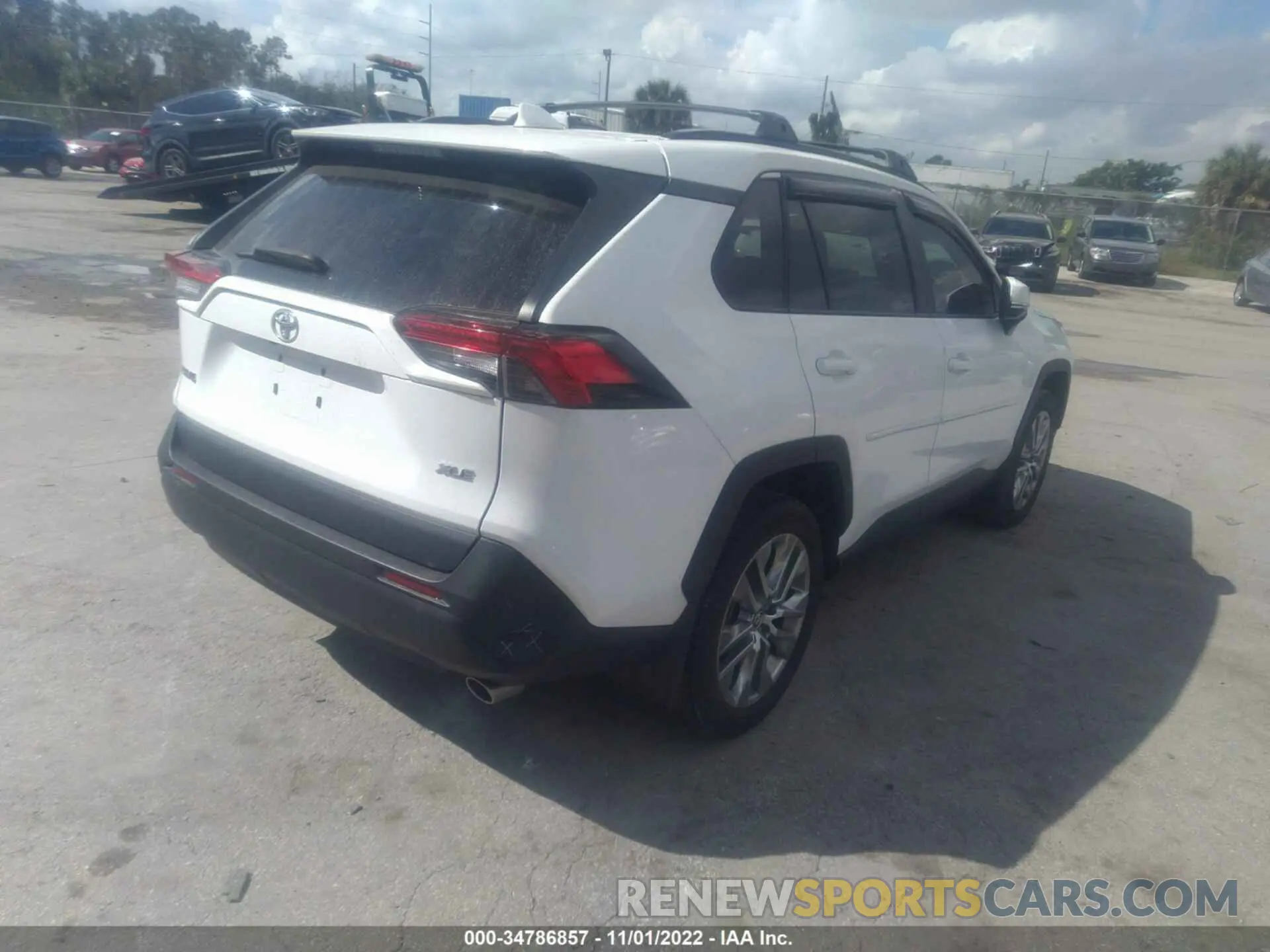 4 Photograph of a damaged car 2T3C1RFV7LW059998 TOYOTA RAV4 2020