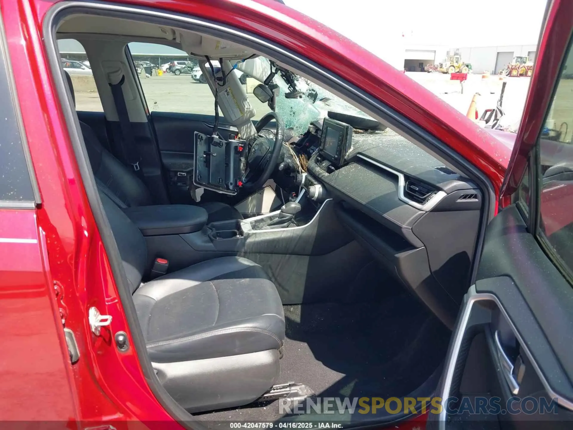 5 Photograph of a damaged car 2T3C1RFV7LW096307 TOYOTA RAV4 2020