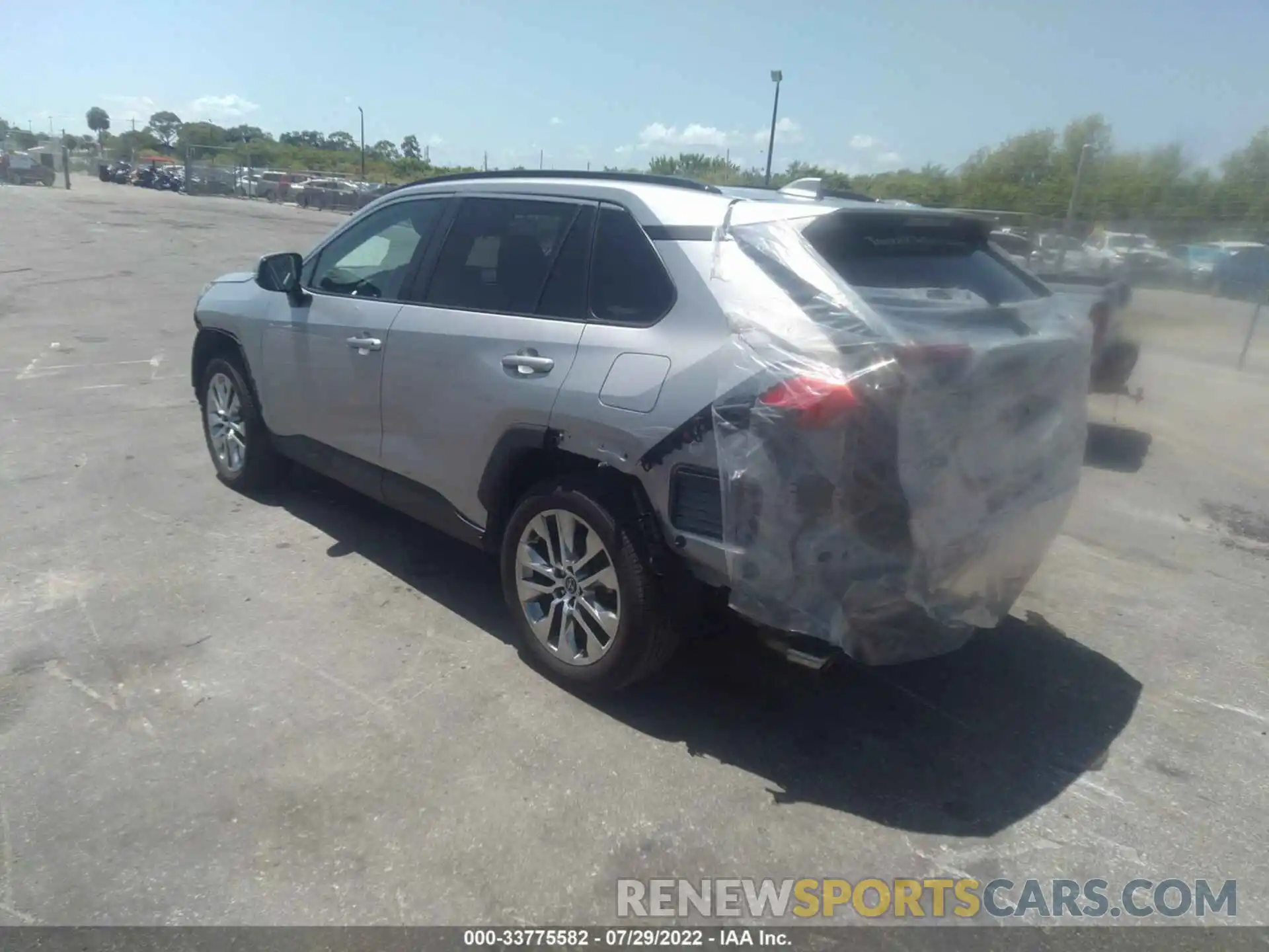 3 Photograph of a damaged car 2T3C1RFV8LC081428 TOYOTA RAV4 2020