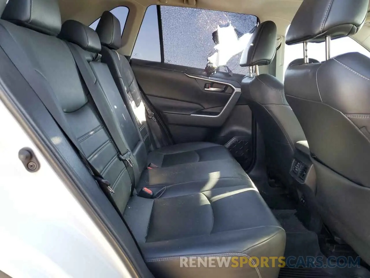 11 Photograph of a damaged car 2T3C1RFV8LW076549 TOYOTA RAV4 2020
