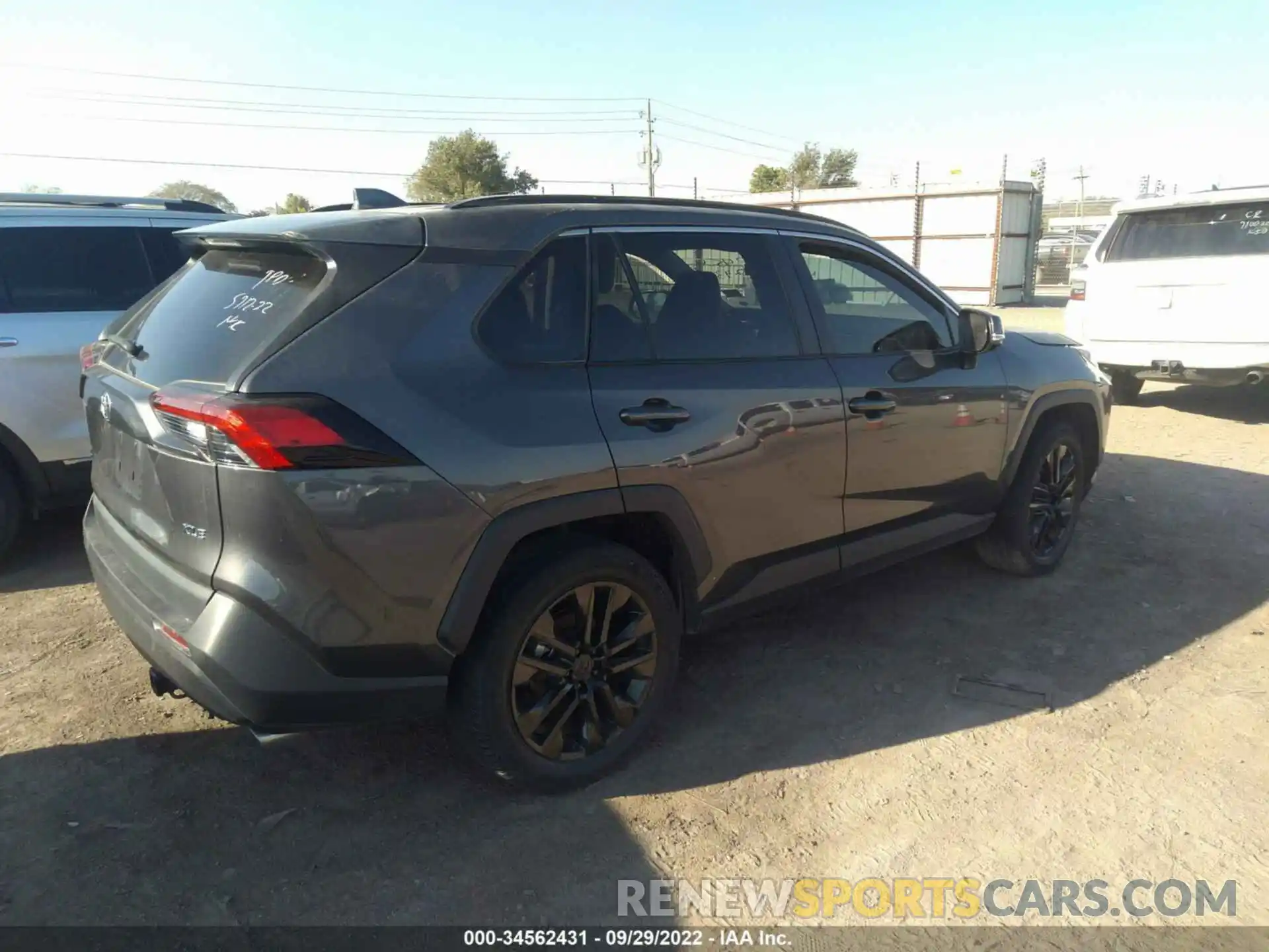 4 Photograph of a damaged car 2T3C1RFV8LW081816 TOYOTA RAV4 2020