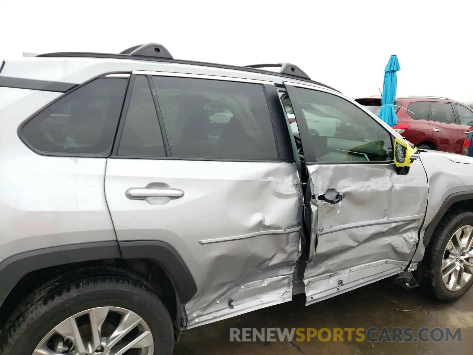 9 Photograph of a damaged car 2T3C1RFV8LW081962 TOYOTA RAV4 2020