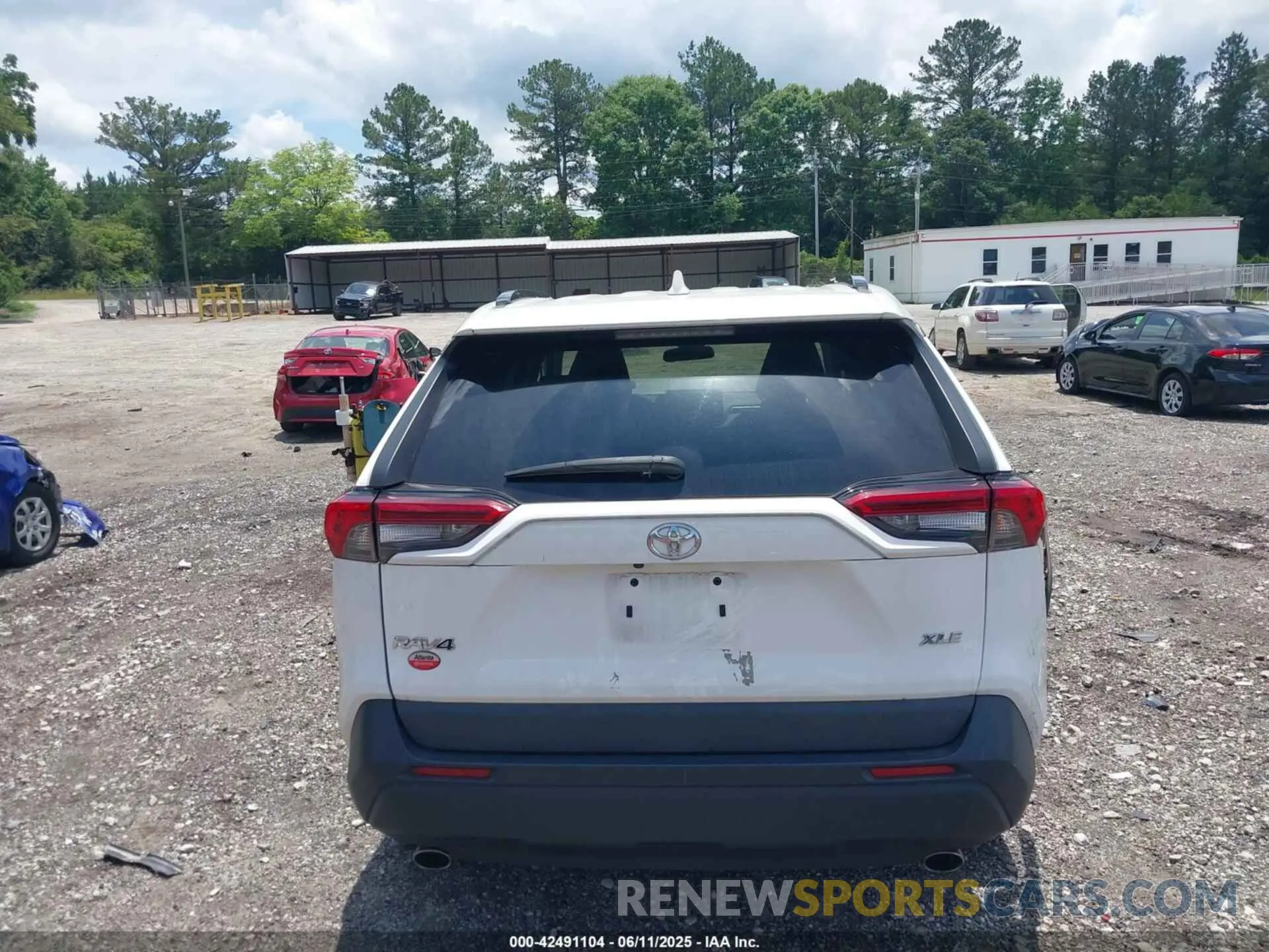 16 Photograph of a damaged car 2T3C1RFV8LW092024 TOYOTA RAV4 2020