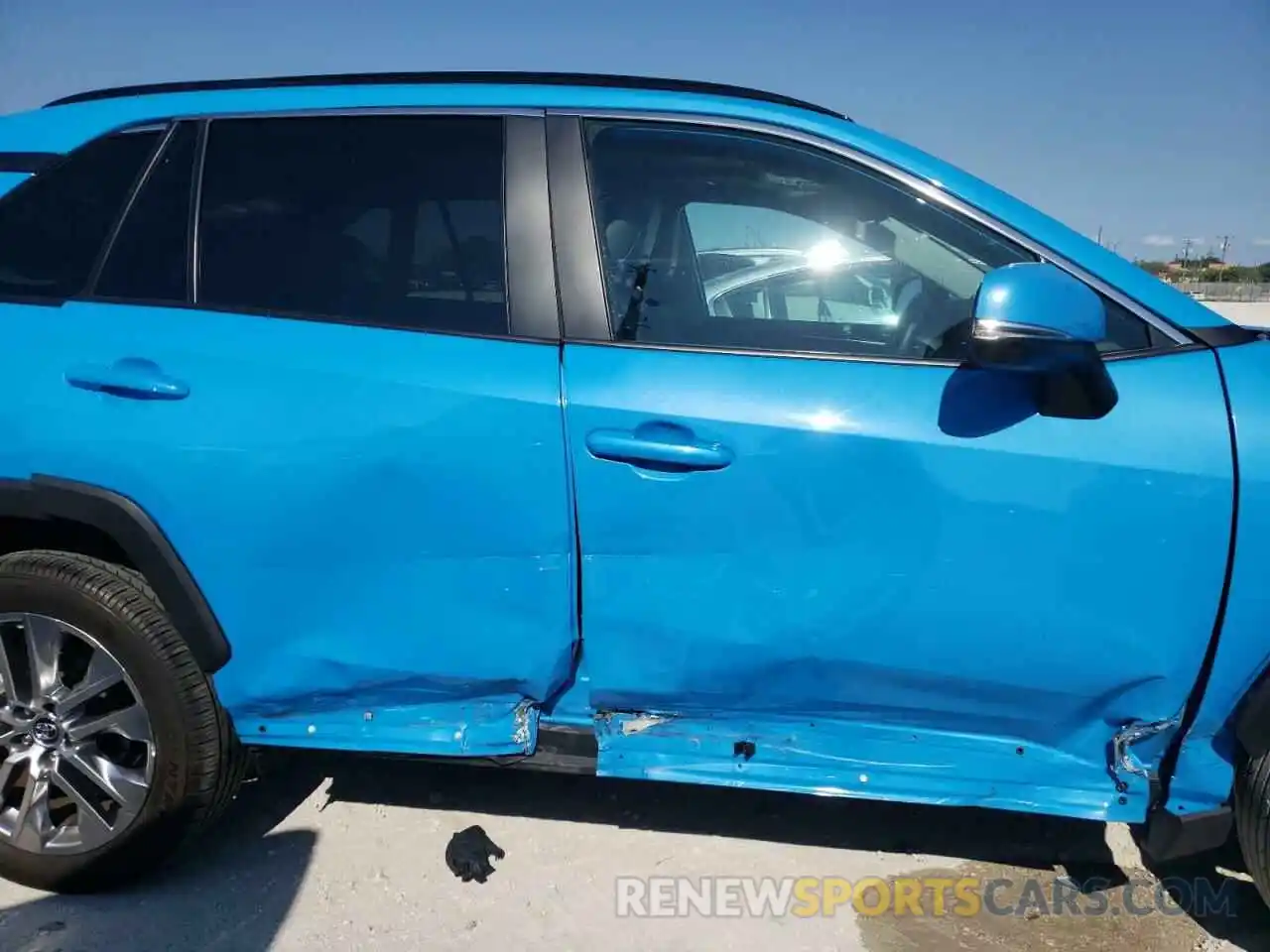 9 Photograph of a damaged car 2T3C1RFV8LW095490 TOYOTA RAV4 2020