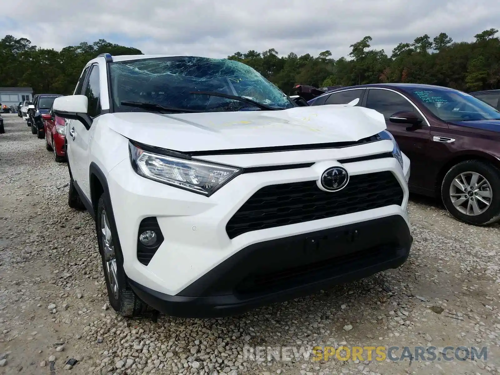 1 Photograph of a damaged car 2T3C1RFV9LC040712 TOYOTA RAV4 2020