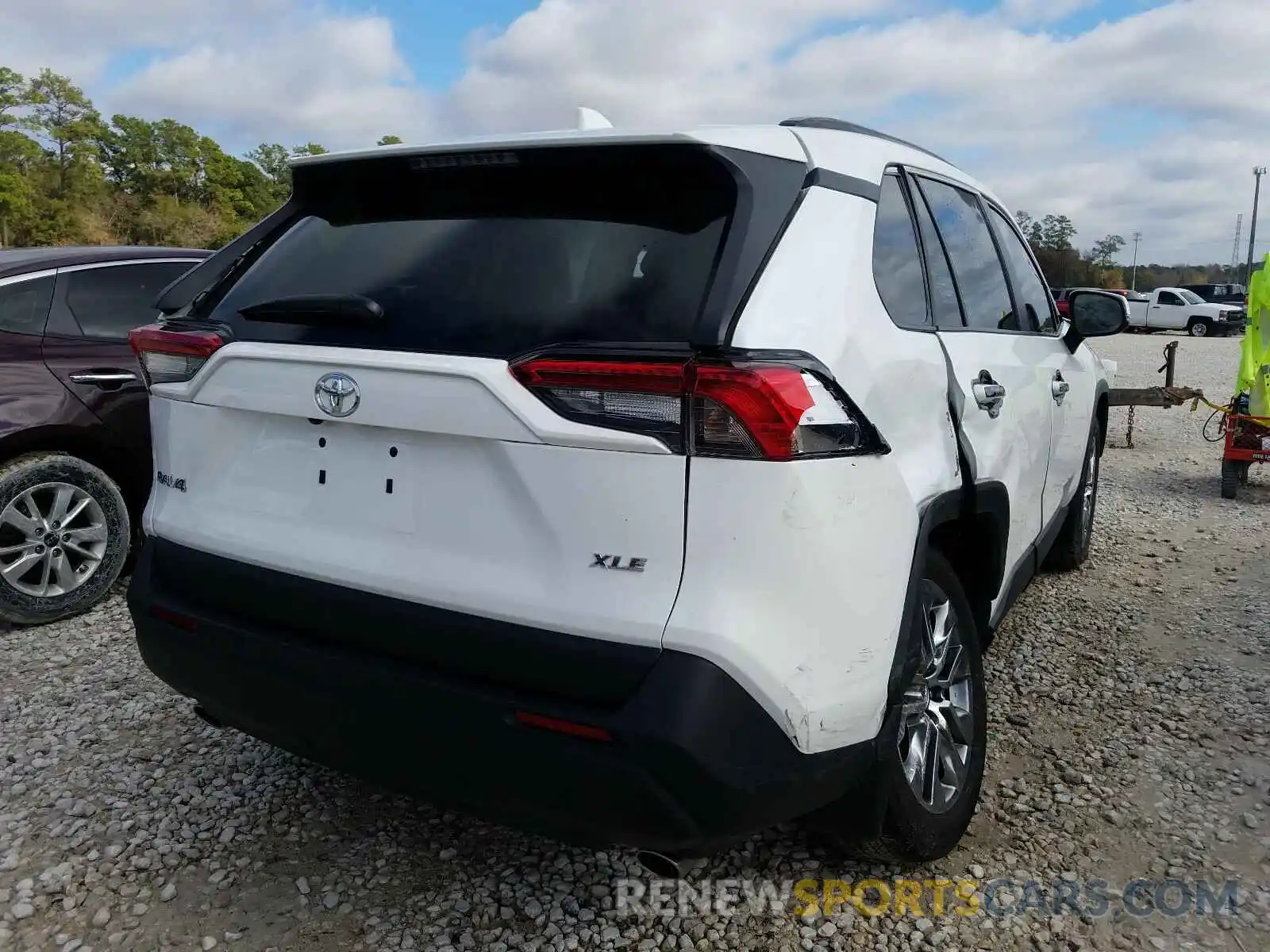 4 Photograph of a damaged car 2T3C1RFV9LC040712 TOYOTA RAV4 2020