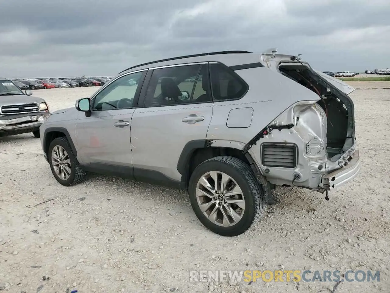 2 Photograph of a damaged car 2T3C1RFV9LW101605 TOYOTA RAV4 2020