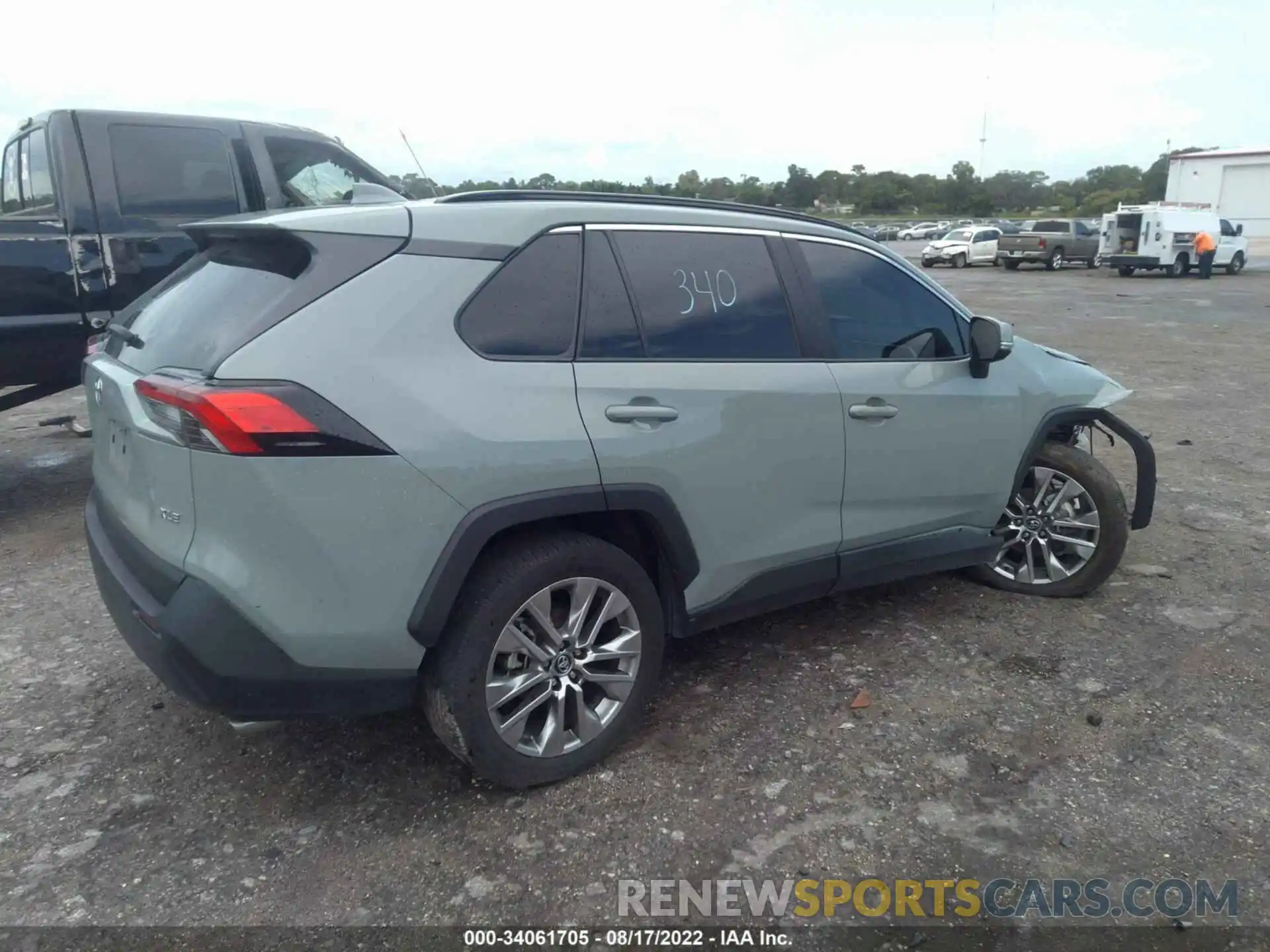 4 Photograph of a damaged car 2T3C1RFVXLC042209 TOYOTA RAV4 2020