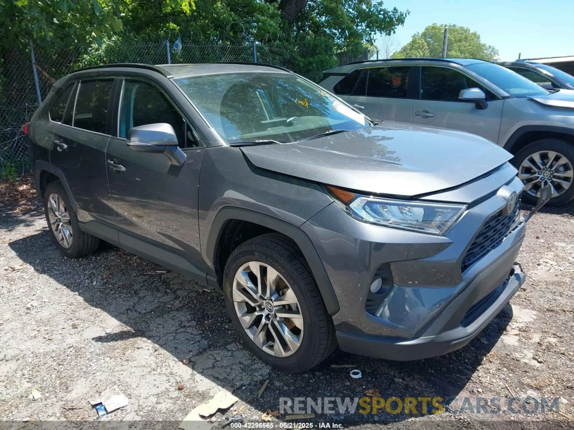 1 Photograph of a damaged car 2T3C1RFVXLC063383 TOYOTA RAV4 2020