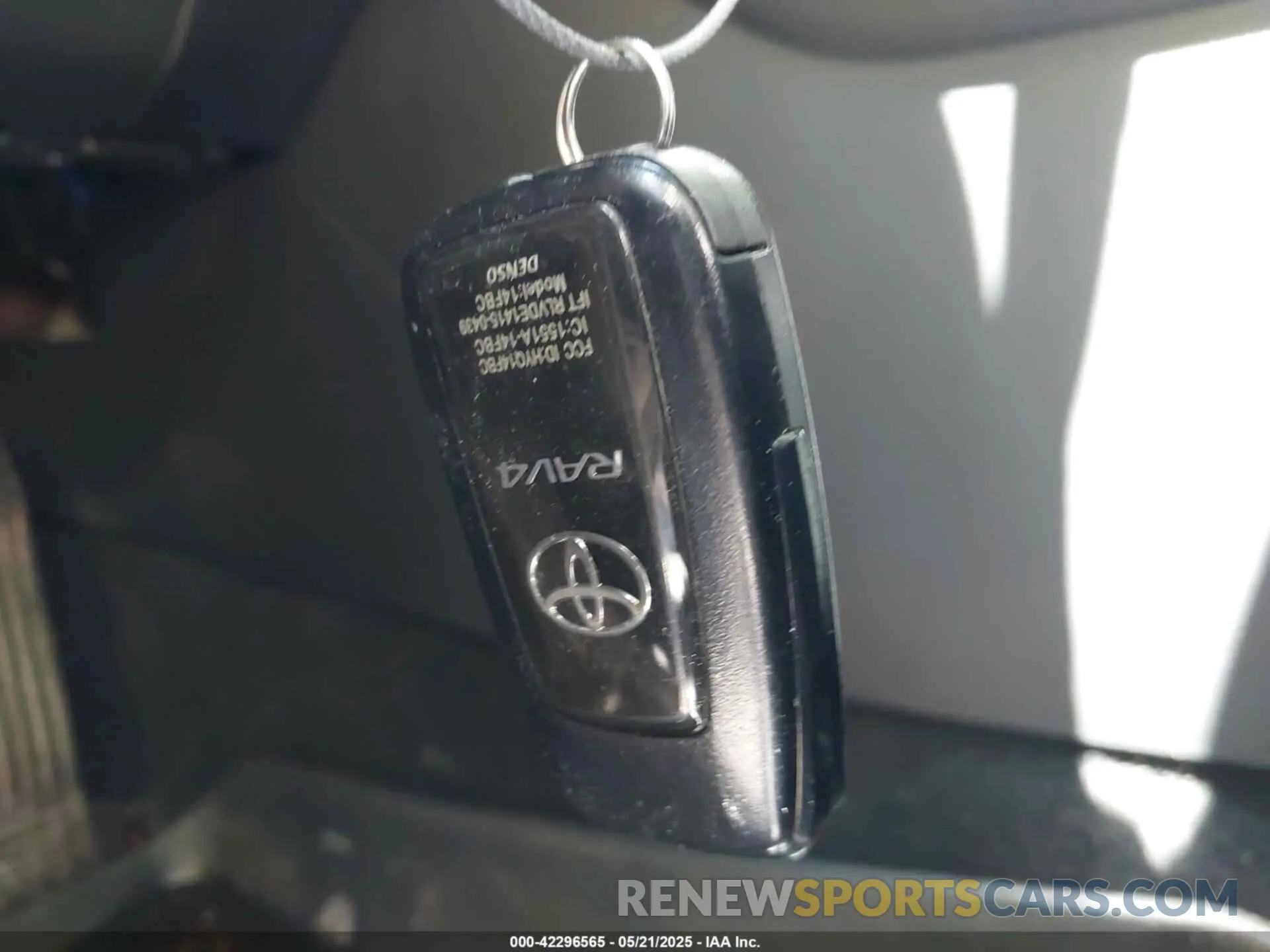 10 Photograph of a damaged car 2T3C1RFVXLC063383 TOYOTA RAV4 2020