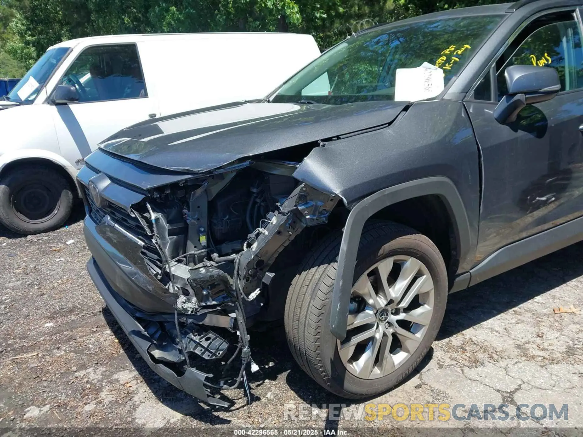 11 Photograph of a damaged car 2T3C1RFVXLC063383 TOYOTA RAV4 2020