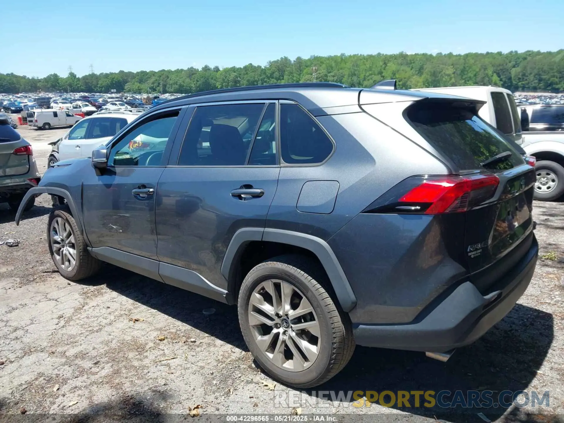 17 Photograph of a damaged car 2T3C1RFVXLC063383 TOYOTA RAV4 2020
