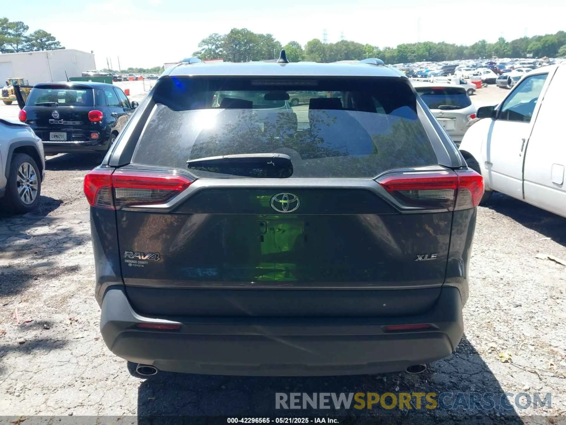 18 Photograph of a damaged car 2T3C1RFVXLC063383 TOYOTA RAV4 2020