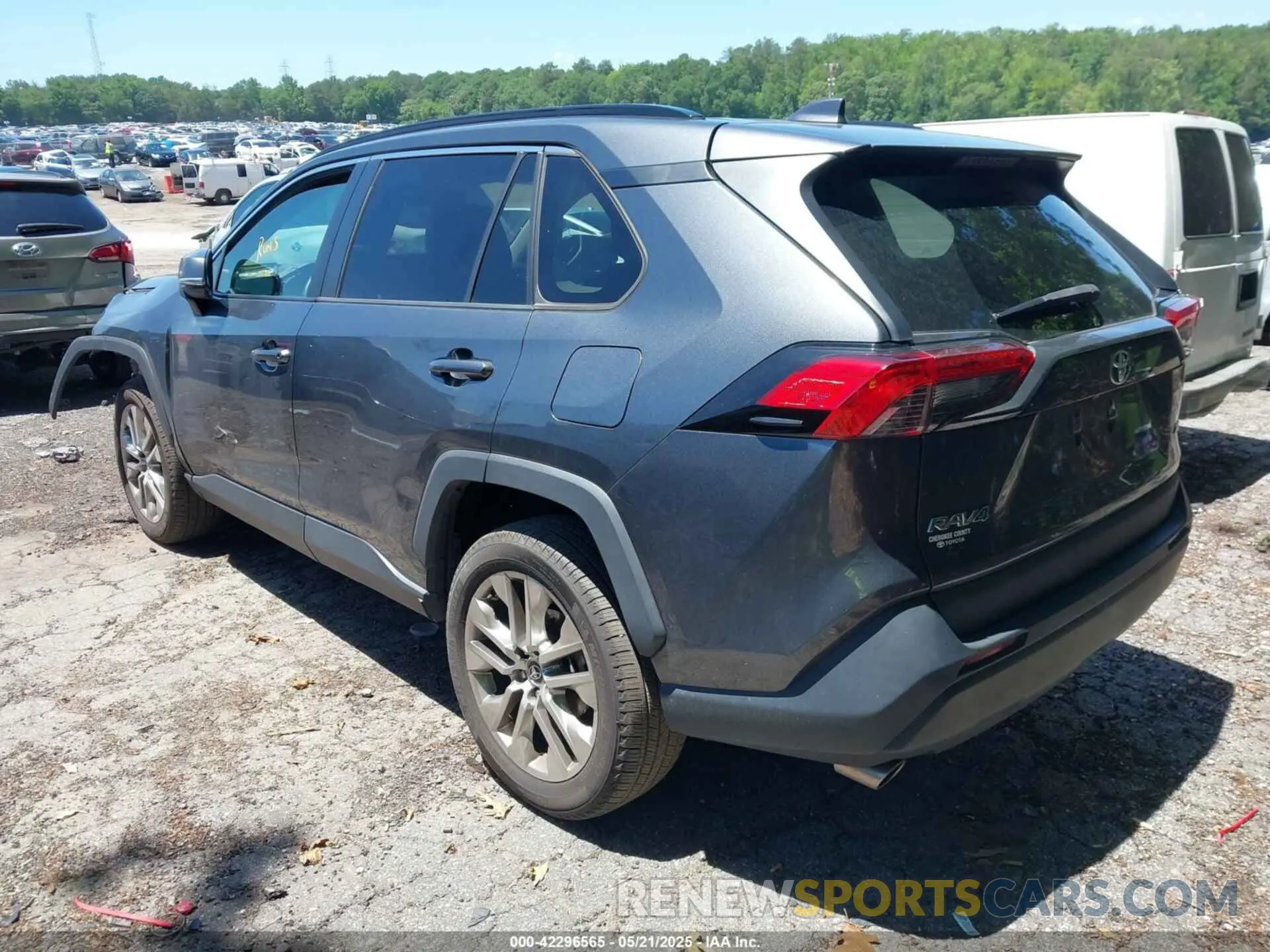 3 Photograph of a damaged car 2T3C1RFVXLC063383 TOYOTA RAV4 2020