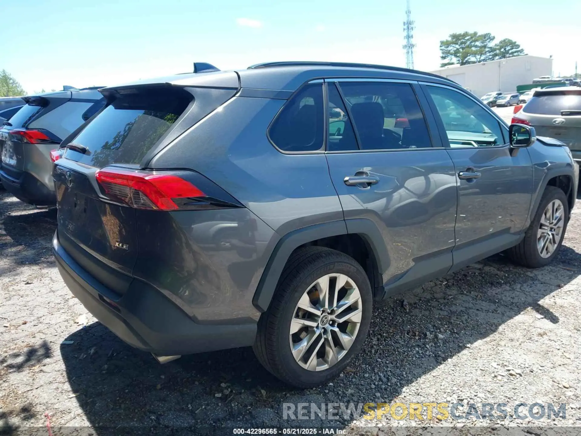 4 Photograph of a damaged car 2T3C1RFVXLC063383 TOYOTA RAV4 2020