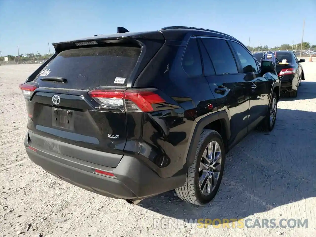 4 Photograph of a damaged car 2T3C1RFVXLC072942 TOYOTA RAV4 2020