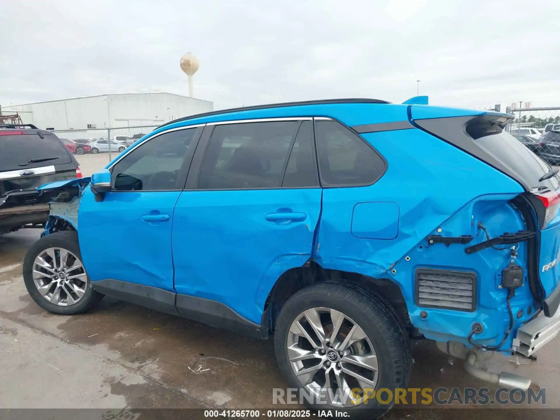 21 Photograph of a damaged car 2T3C1RFVXLW086449 TOYOTA RAV4 2020